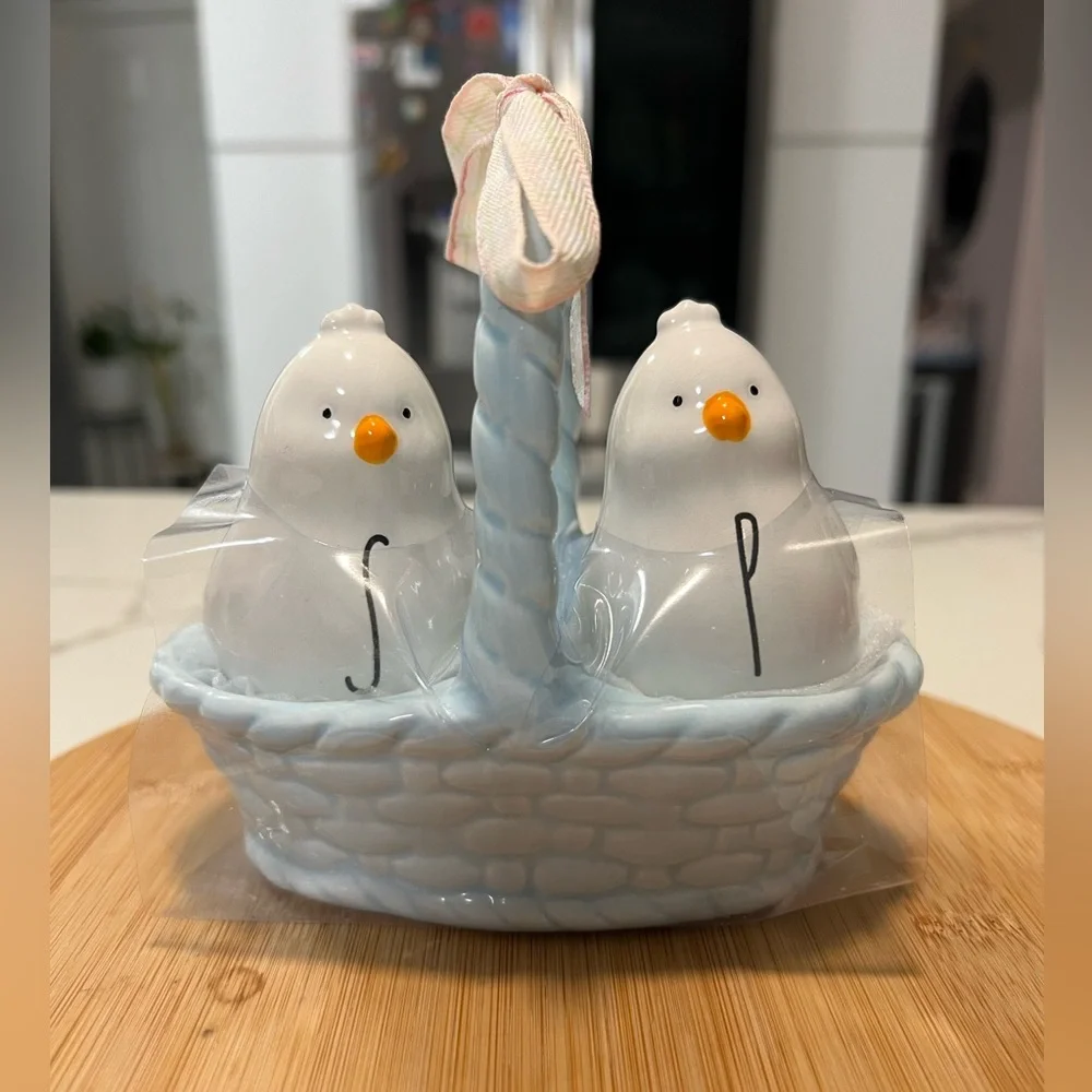 Rae Dunn  Easter Bunny Chicks Ceramic Salt And Pepper shaker Set In Basket.